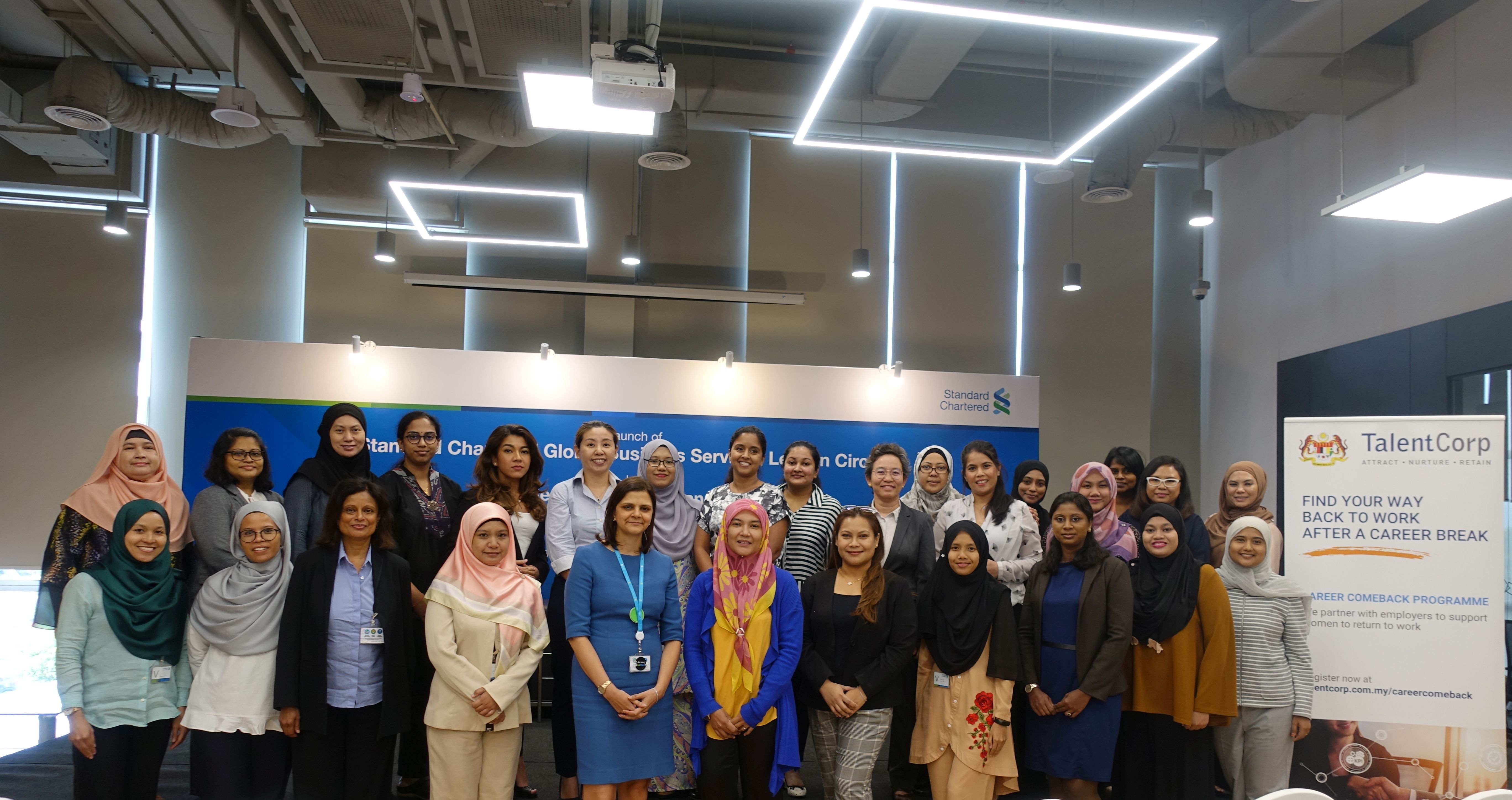 Ms Meena Anand, Standard Chartered GBS’ Head of Human Resources together with the attendees.